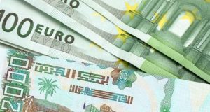 Crise monétaire en Algérie : le dinar s’effondre, l’euro atteint 290 dinars sur le marché parallèle